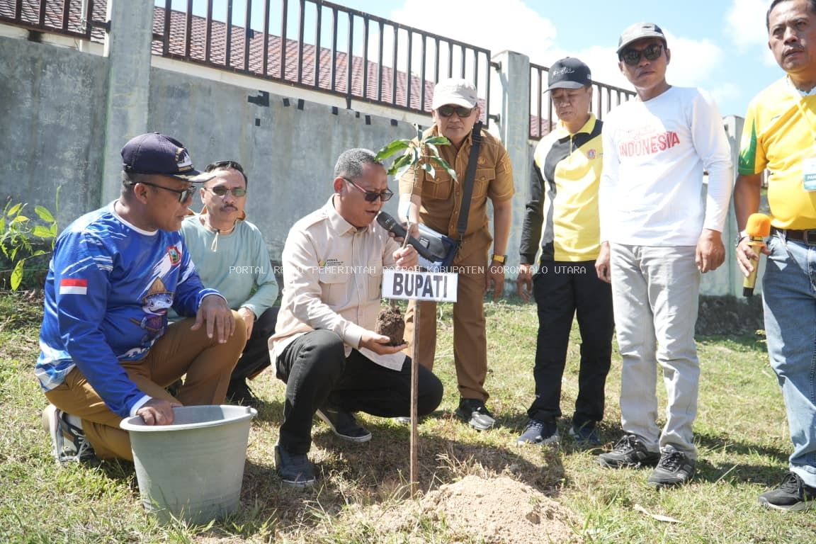 Gorontalo Utara Gelar Penanaman Pohon Serentak, Bupati Thariq: Mari Berbuat Untuk Iklim Saat Ini