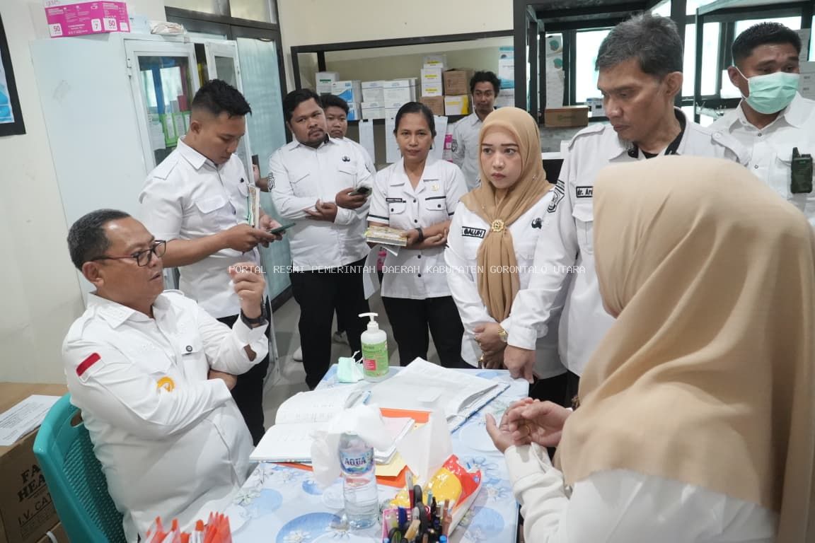 Berkantor di RSUD ZUS Kwandang, Bupati Thariq Modanggu Pimpin Rapat Percepatan Pembenahan Layanan dan Tata Kelola Rumah Sakit