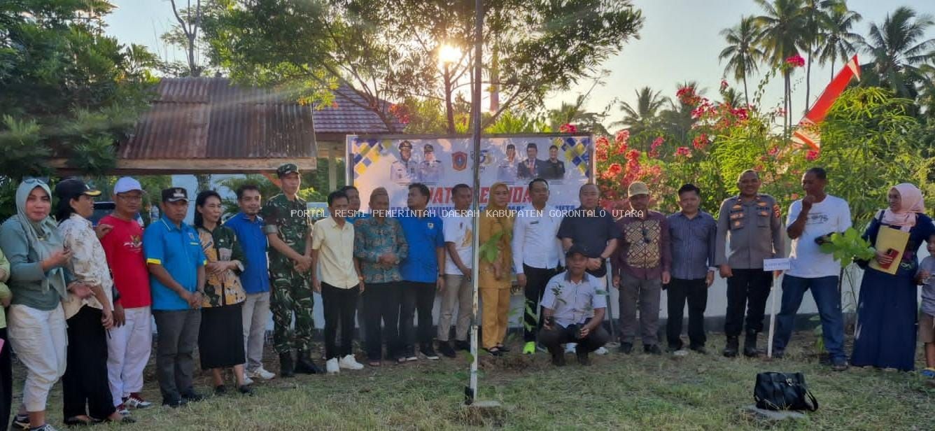 Kadis Tanaman Pangan Holtikulturan dan Perkebunan, Asri U. Menu Hadiri Milad KNPI ke-53 Kecamatan Gentuma Raya Dirangkaikan Penanaman Pohon Buah, Menuju Gorut Produsen Buah 2030