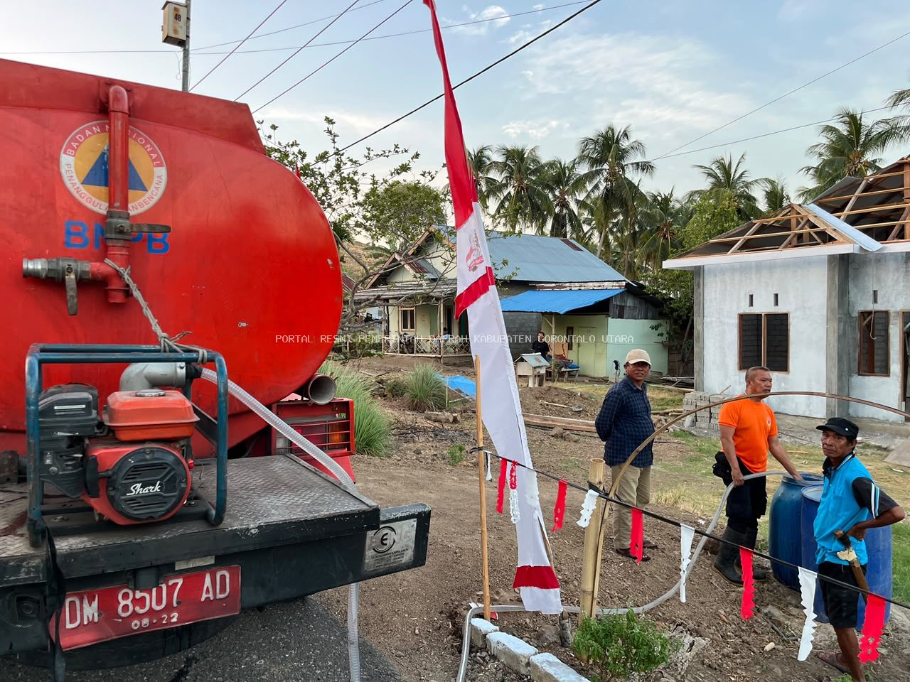 BPBD PROVINSI GORONTALO SALURKAN AIR BERSIH UNTUK WARGA TERDAMPAK KEKERINGAN DI TIGA DUSUN DESA TUTUWOTO