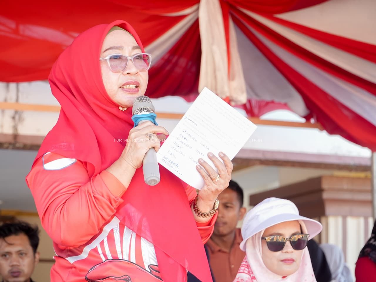 WABUP NURJANAH LEPAS GERAK JALAN HUT KE-81 RI, TEKANKAN SEMANGAT KEBERSAMAAN DAN NASIONALISME