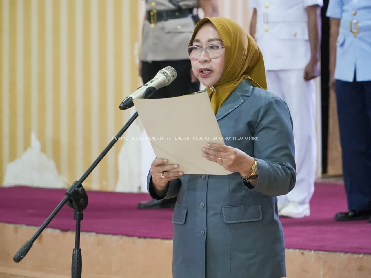 WABUP NURJANAH HASAN YUSUF BERTINDAK SEBAGAI INSPEKTUR PENGUKUHAN PASKIBRAKA GORONTALO UTARA TAHUN 2026