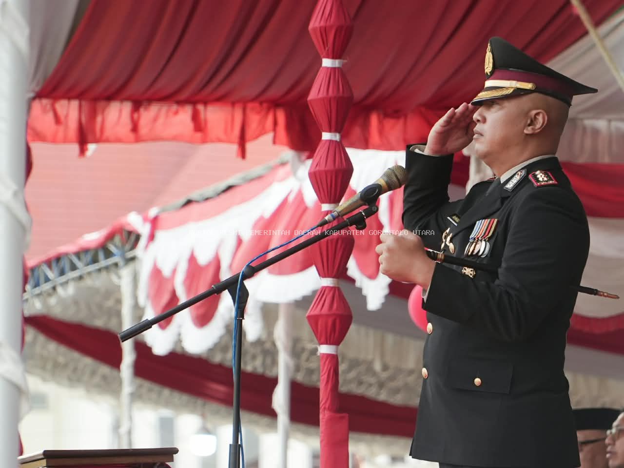 Kapolres Gorontalo Utara Pimpin Upacara Penurunan Bendera HUT ke-81 Kemerdekaan RI
