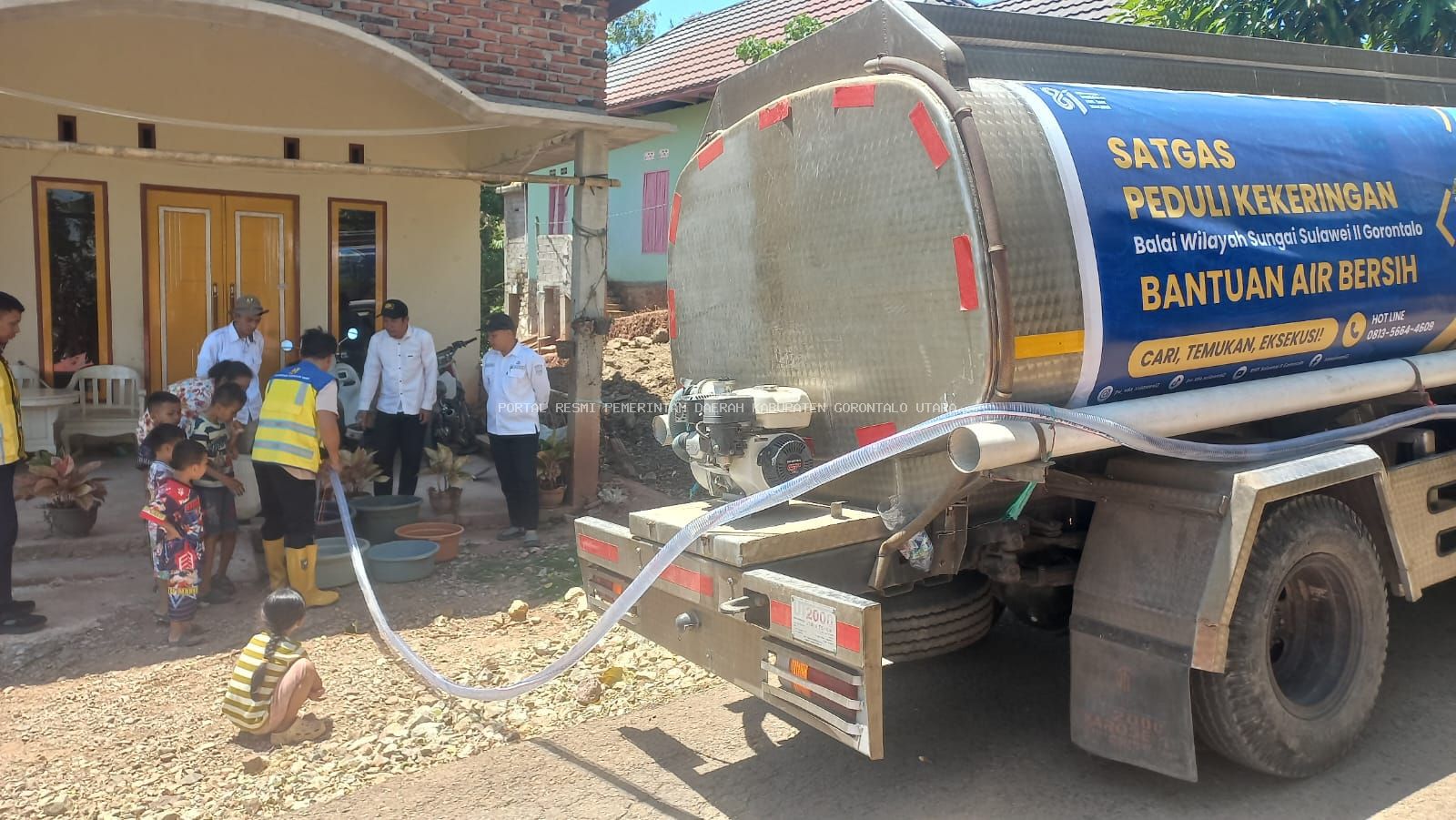 BWS Gorontalo Salurkan 5.000 Liter Air Bersih untuk Warga Desa Ombulodata Terdampak Kemarau
