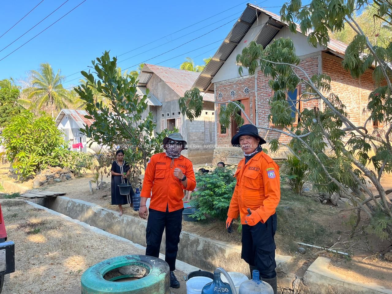 BPBD Provinsi Gorontalo Salurkan 10.000 Liter Air Bersih untuk Warga Terdampak Kemarau di Kecamatan Tomilito