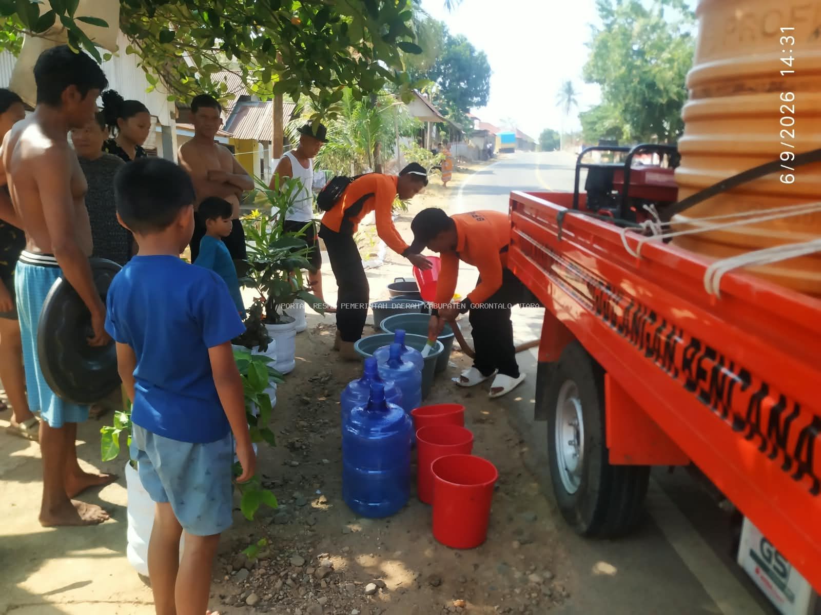 Kekeringan Makin Meluas, Desa Imana Kini Krisis Air Bersih: BPBD Gorut Distribusikan 4.400 Liter