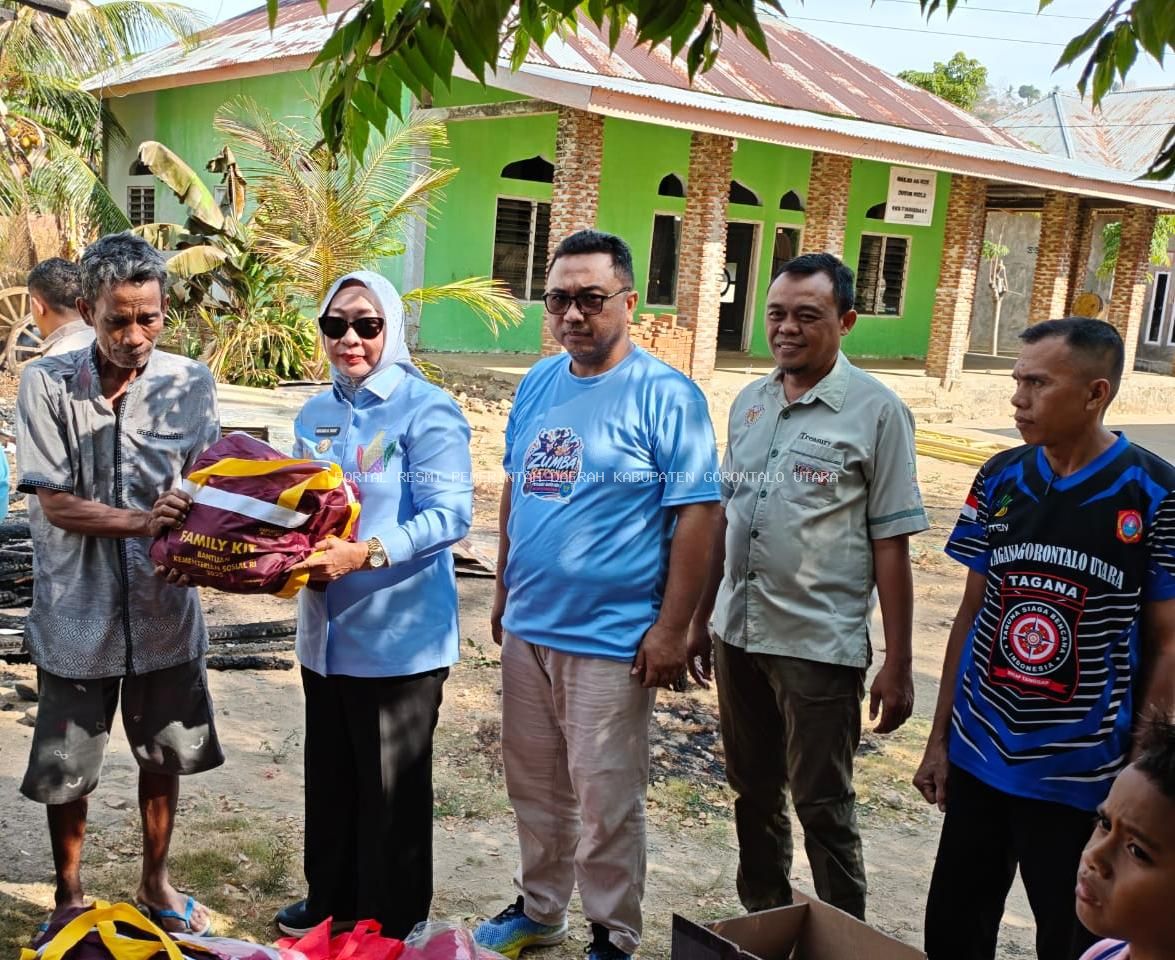 Sehari Usai Kebakaran, Wabup Nurjanah Turun Langsung Bantu Warga Desa Mootilango Kecamatan Anggrek
