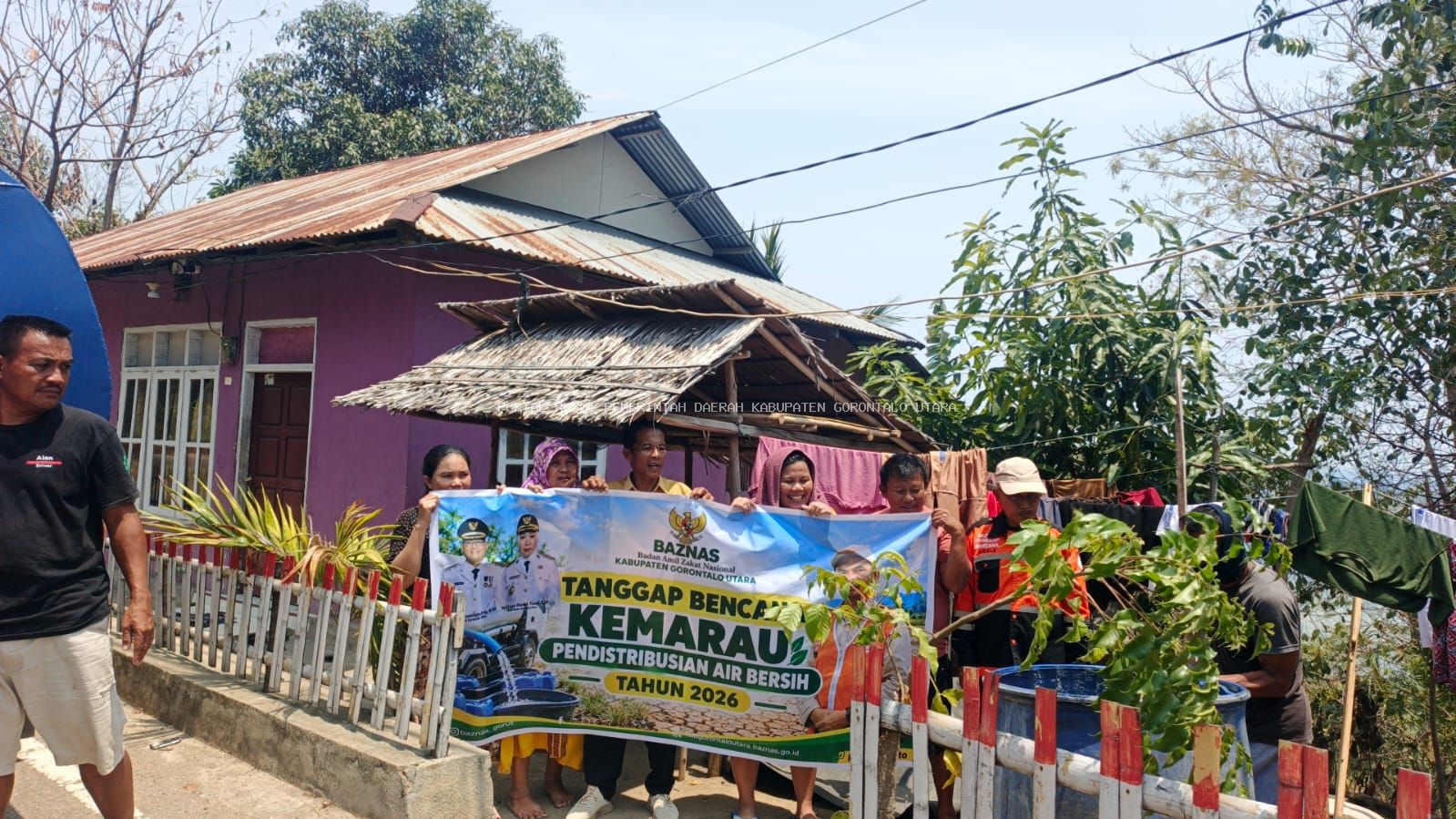 BAZNAS Gorut Bergerak Hadapi Kemarau Panjang, Salurkan Air Bersih dan Profil Tank ke Desa Terdampak